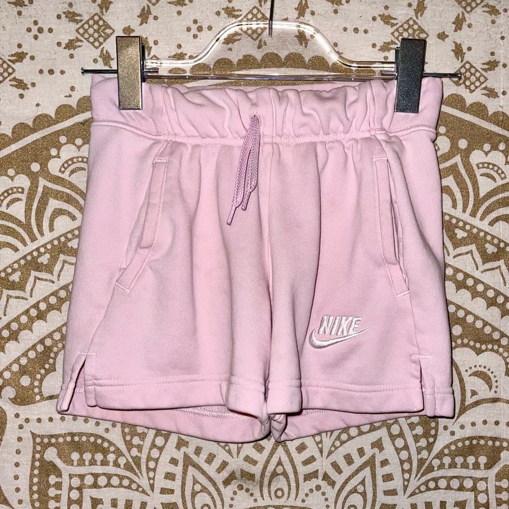 “NIKE” JUNIORS LIGHT PINK FLEECE SWEAT SHORTS, TIE-WAIST & POCKETS, SIZE SMALL